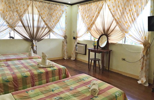 Caramoan Hotel | La Casa Roa Hostel