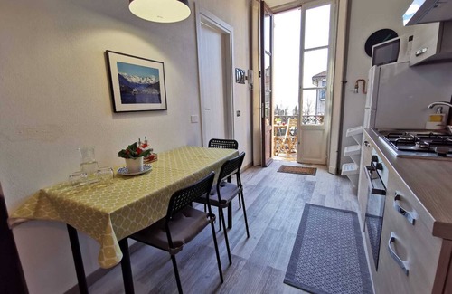 Laveno Apartment | La casa sul porto: Inverna, vacation apartment in Laveno, 2 steps from the lake