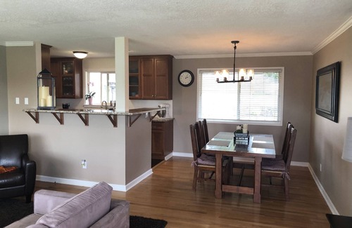 Oak Creek House | La Casa with Luxury Amenities -hot tub and massage chair