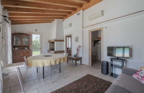 Pozzolengo Apartment | La Casina Apartment - with garden and pool