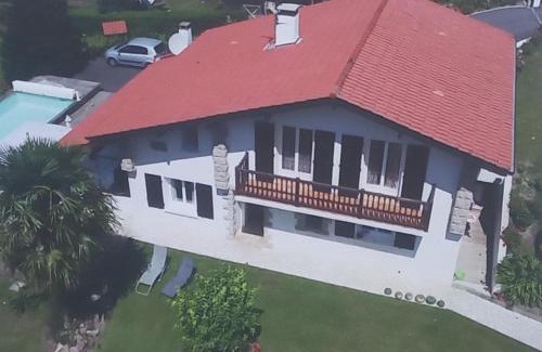 Behobie Bed & Breakfast | La Casita de Rose au calme proche plage d'Hendaye - 26 m2 Bien équipé Parking privé Jardin