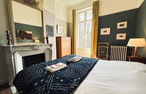 Villers-Allerand Villa | La Chaladrerie grande maison de maître avec jardin