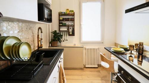 Asnieres-sur-Seine House | La chambre COCTEAU