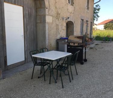 Montigny-sur-l'Ain Apartment | La Chambre des Carrelets
