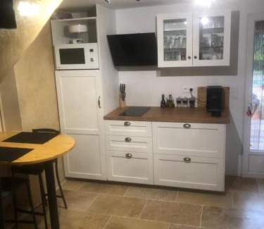 Saint-Michel-l'Observatoire Apartment | la chambrette