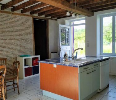 La Celle-sur-Nievre Apartment | La Chaumière de Mauvrain