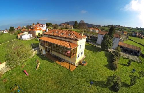 Aronces Villa | La Cochera de Somao, casona de tipología indiana