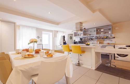 Chaztillon-la-Palud House | La Coloc - Maison - Charm and conviviality for an unforgettable stay!"