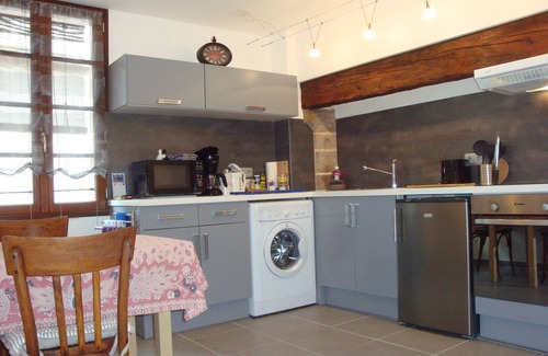 Beaulieu-sur-Dordogne Apartment | La Correze, charming apt. centre of medieval village walk to the river