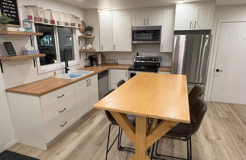 La Crete House | La Crete Guest House