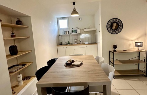 Pont-Saint-Esprit Apartment | la dolce vita fully-equipped gite with terrace