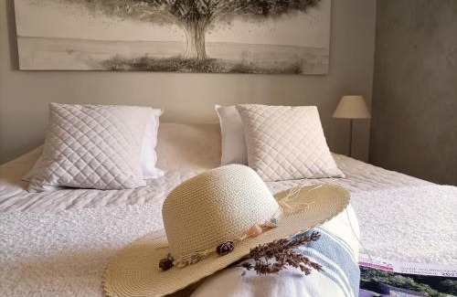 Reauville House | La Ferme Les Eybrachas