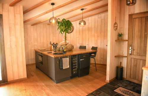 Segur-les-Villas Cabin | La Feuille Deluxe Log Cabin