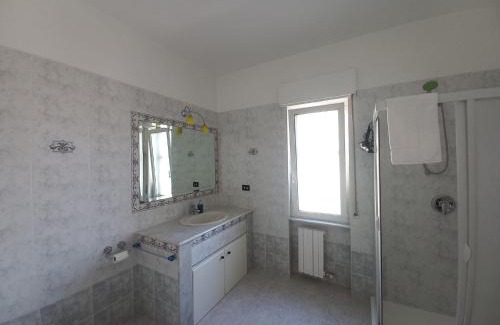 Castellaneta Apartment | La finestra sul cortile