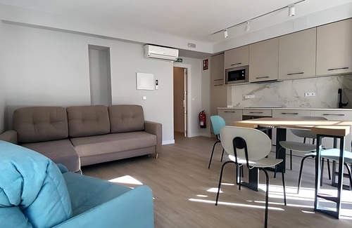 Burgos Apartment | La Flora Fountain Suite Apartment