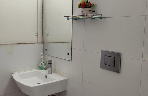 Gautam Nagar Apartment | La Floraison - Solo/Couple-Hauz khas/AIIMS/IIT
