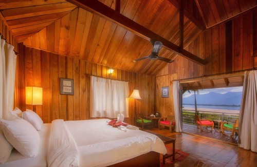Pathouphone Hotel | La Folie Lodge
