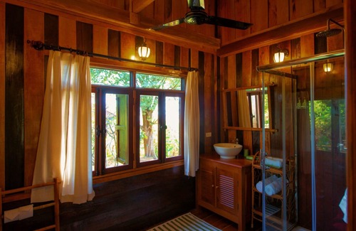 Pathouphone Hotel | La Folie Lodge