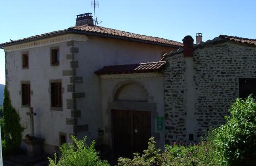 Saint-Georges-en-Couzan Bed & Breakfast | La Fontaine