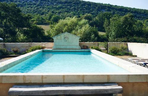 Simiane-la-Rotonde Bed & Breakfast | La Fontaine