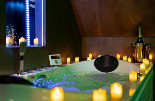 Schirrhein Apartment | La Forêt Enchantée - Chambre à thème Love Room Jacuzzi - Évasion pour deux