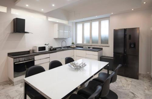 Zona Solari Apartment | La Galleria