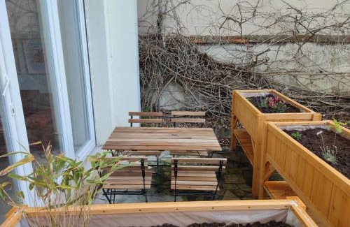 La Courneuve Apartment | La Glycine, Appartement d'architecte avec vue sur jardin