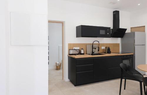 Aigues-Vives Apartment | La Glycine