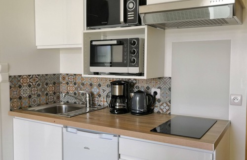 Ravenoville House | La Glycine, gite for 2-3 people, in the countryside, 5 km from the beach.