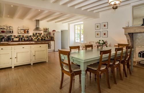 Saint-Andre-et-Appelles House | La Gravouse: Manor house with private pool & tennis court set amongst the vines
