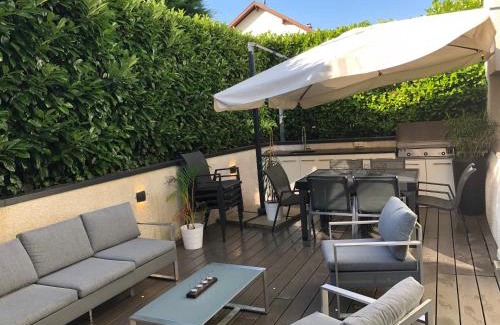 Saint-Genis-Pouilly Villa | La Grange Emnitan - Maison de ville moderne pour 12p Fêtes interdites