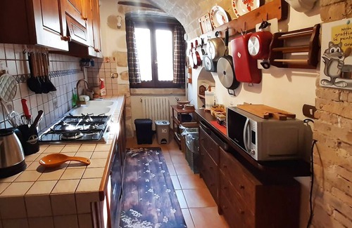Pretoro House | La Grotta di Nima, Casa Vacanze dal Fascino Rustico tra Roccia, Legno e Mattoni
