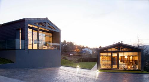 Cajide Villa | La Guarida Lugás cabañas de lujo