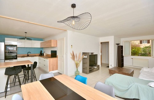 Decines-Charpieu House | La Halte Décinoise - Maison de 103m2 avec jardin