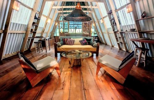 Livingston Hotel | La Isla Dulce