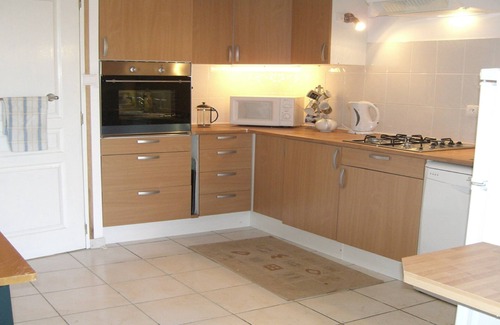 Noyant-Villages Cottage | 'La Joie du Muguet' - private, modern, comfortable, well-equipped holiday home