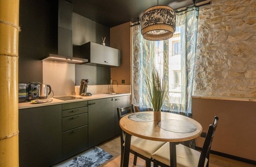 Maraussan Apartment | La Jungle Room ~ Romantic ~ Balneo