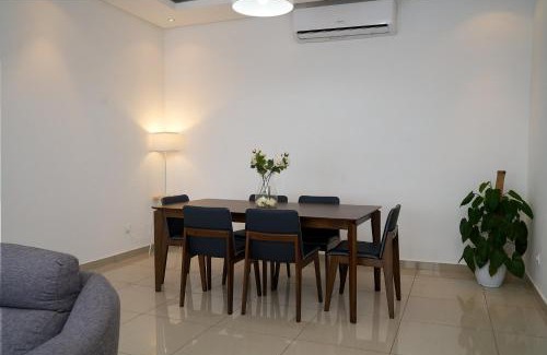 Deux Plateaux Apartment | La Jungle Urbaine au Vallon