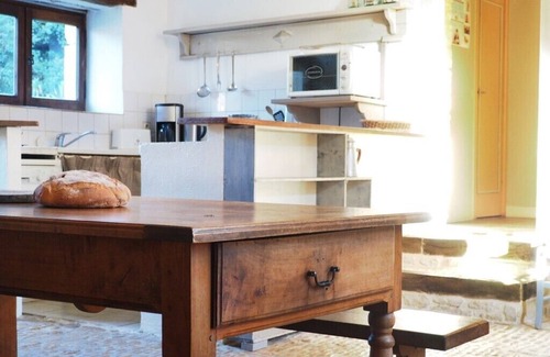 Saint-Amand-de-Coly House | La Lauzière is an authentic French holiday home with private swimming pool