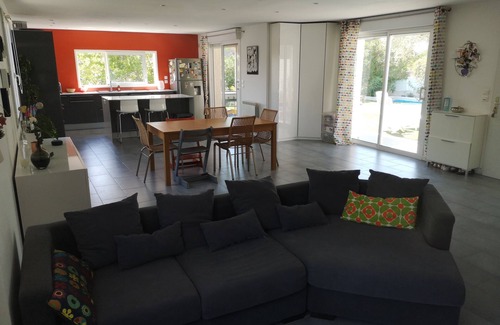 Juvignac House | La maison aux lauriers roses, Juvignac. Single-storey house, pets welcome