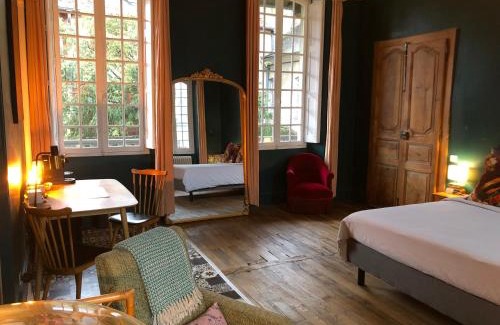 Tarbes House | La Maison aux murs anciens et ses chambres