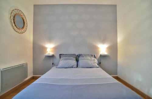 Saint-Alban House | La Maison aux Volets Roses