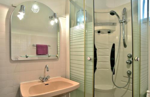 Saint-Alban House | La Maison aux Volets Roses