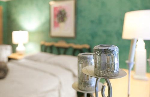 Saint-Hermenegilde Bed & Breakfast | La Maison Bleue du Lac Wallace