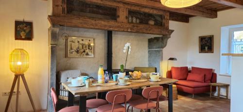 Mazeyrat-d'Allier House | La Maison Chez Lisette avec piscine et terrain de pétanque privé au bord de l'Allier !