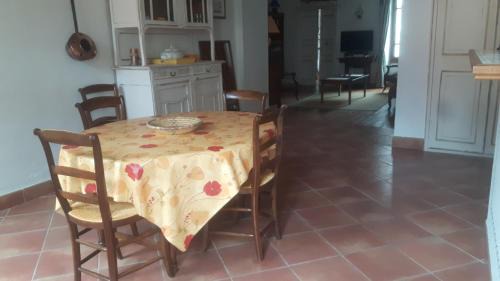 Saint-Jean-du-Bruel Apartment | La maison de grand-mère Angèle
