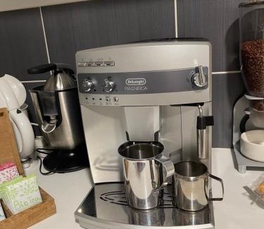 Clermont-Ferrand Apartment | La Maison de l Echauguette Petit Dejeuner et Menage Offerts
