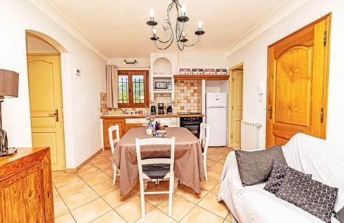 Le Bar-sur-Loup Apartment | La Maison de Noélie 1st floor