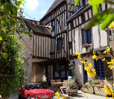 Noyers-sur-Serein Bed & Breakfast | La Maison des Corporations