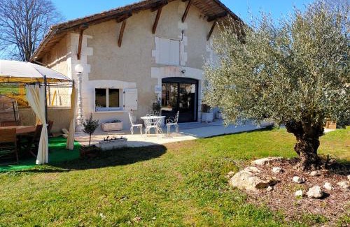 Aubeterre-sur-Dronne House | La Maison des oliviers